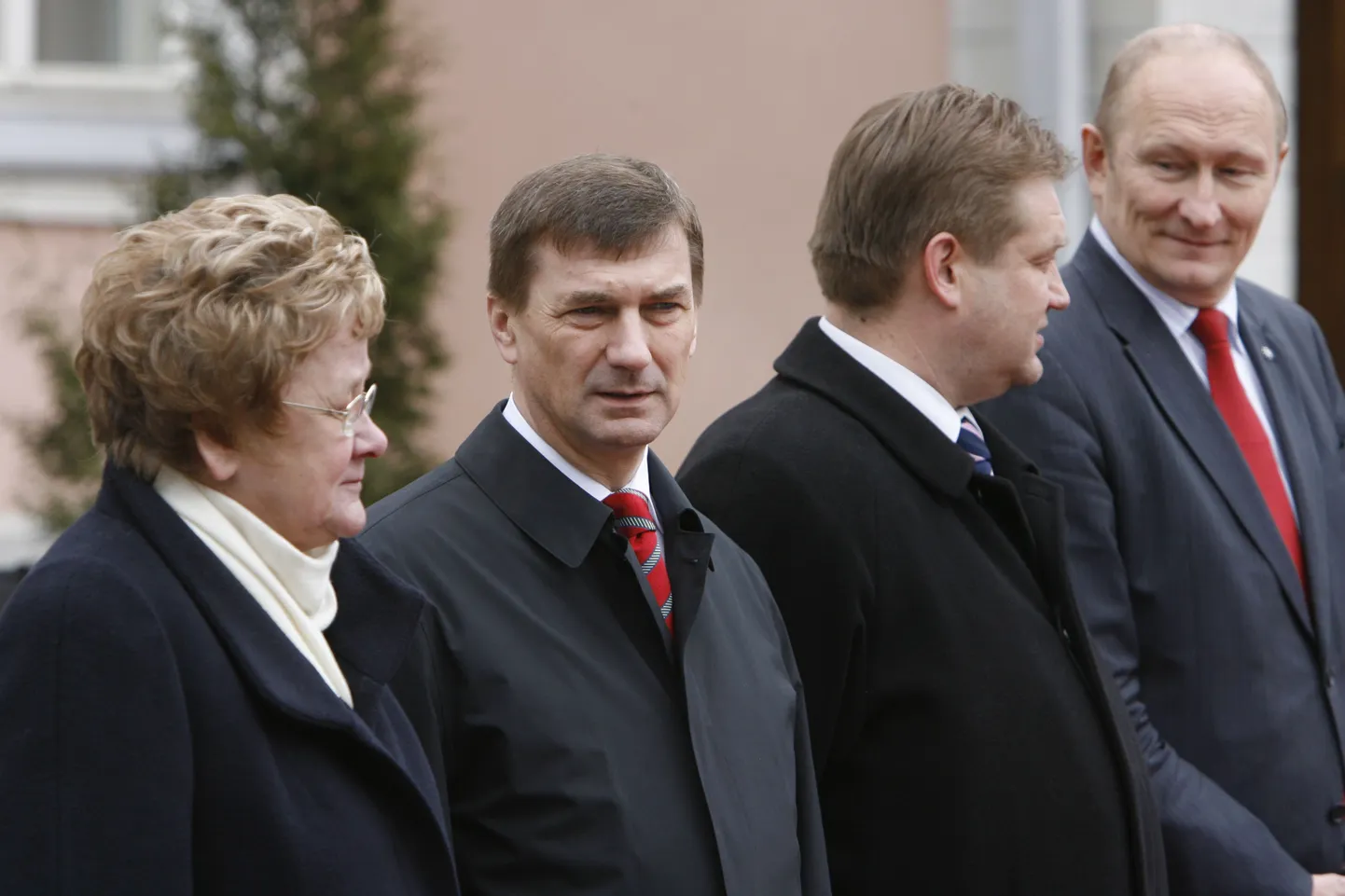 Eesti riigitegelased ootavad Läti presidendipaari saabumist.
