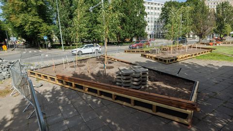 GALERII ⟩ Välisministeeriumi ette rajatakse ajutine aed