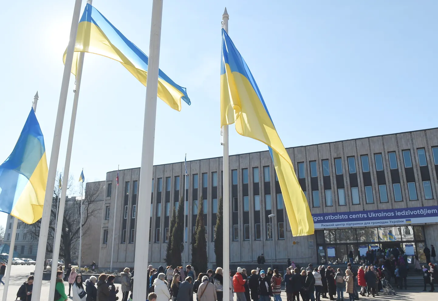 Очередь в центр для украинских беженцев в Доме конгрессов