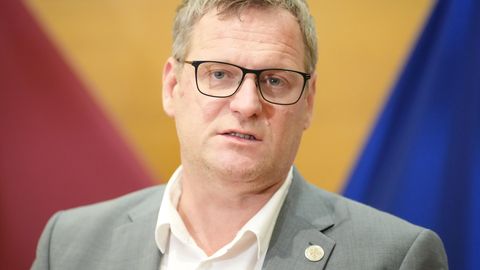 Divos naktī noslēgusies Rīgas domes sēde
