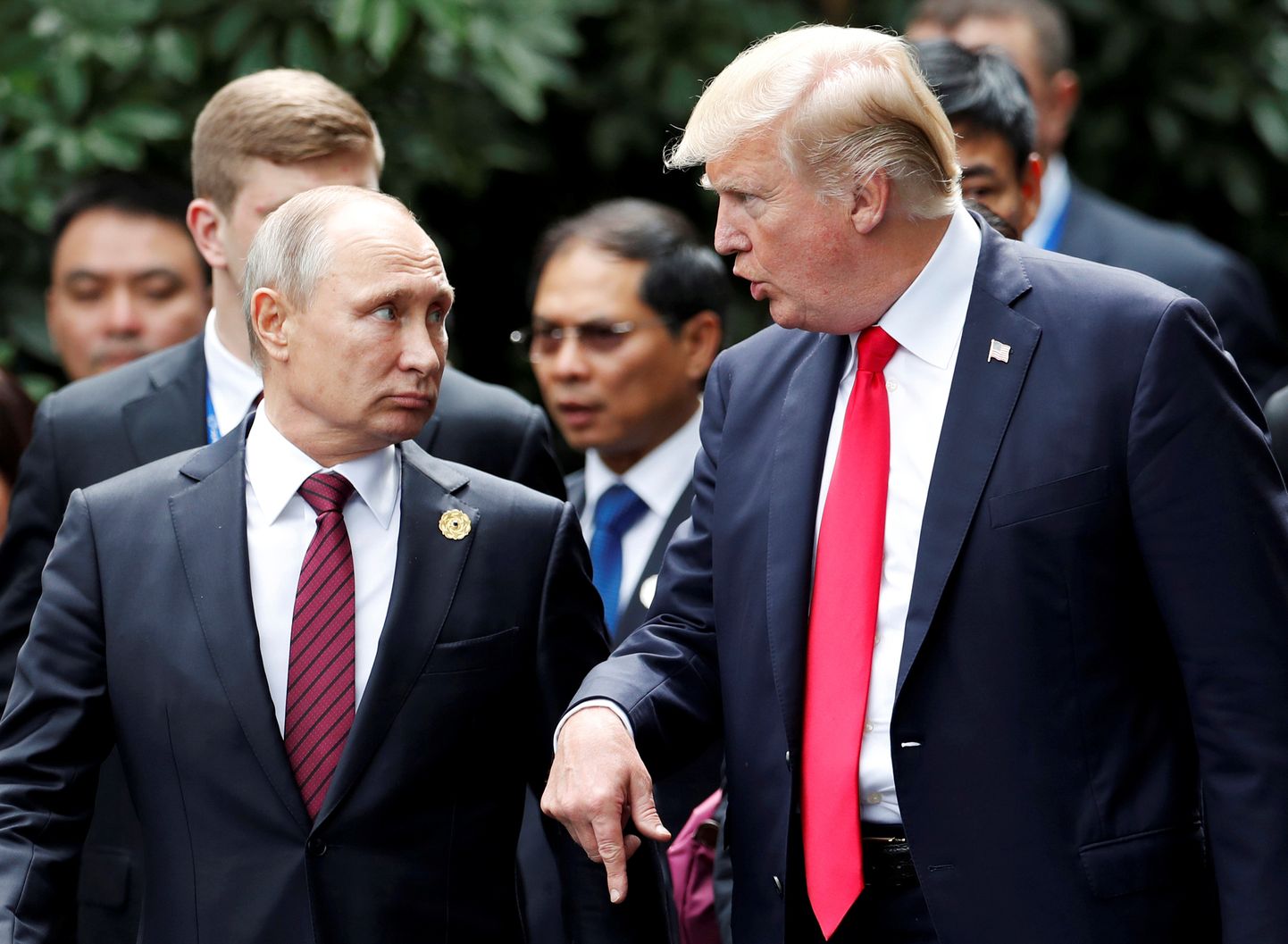 Vladimir Putin ja Donald Trump APECi tippkohtumisel Vietnamis.