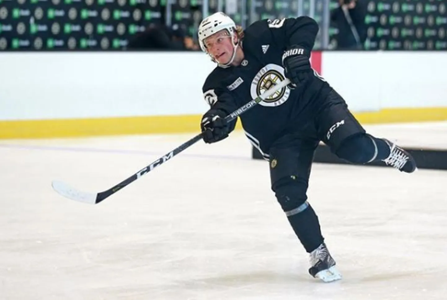 Oskar Steen 2018. aasta Boston Bruinsi särgis.