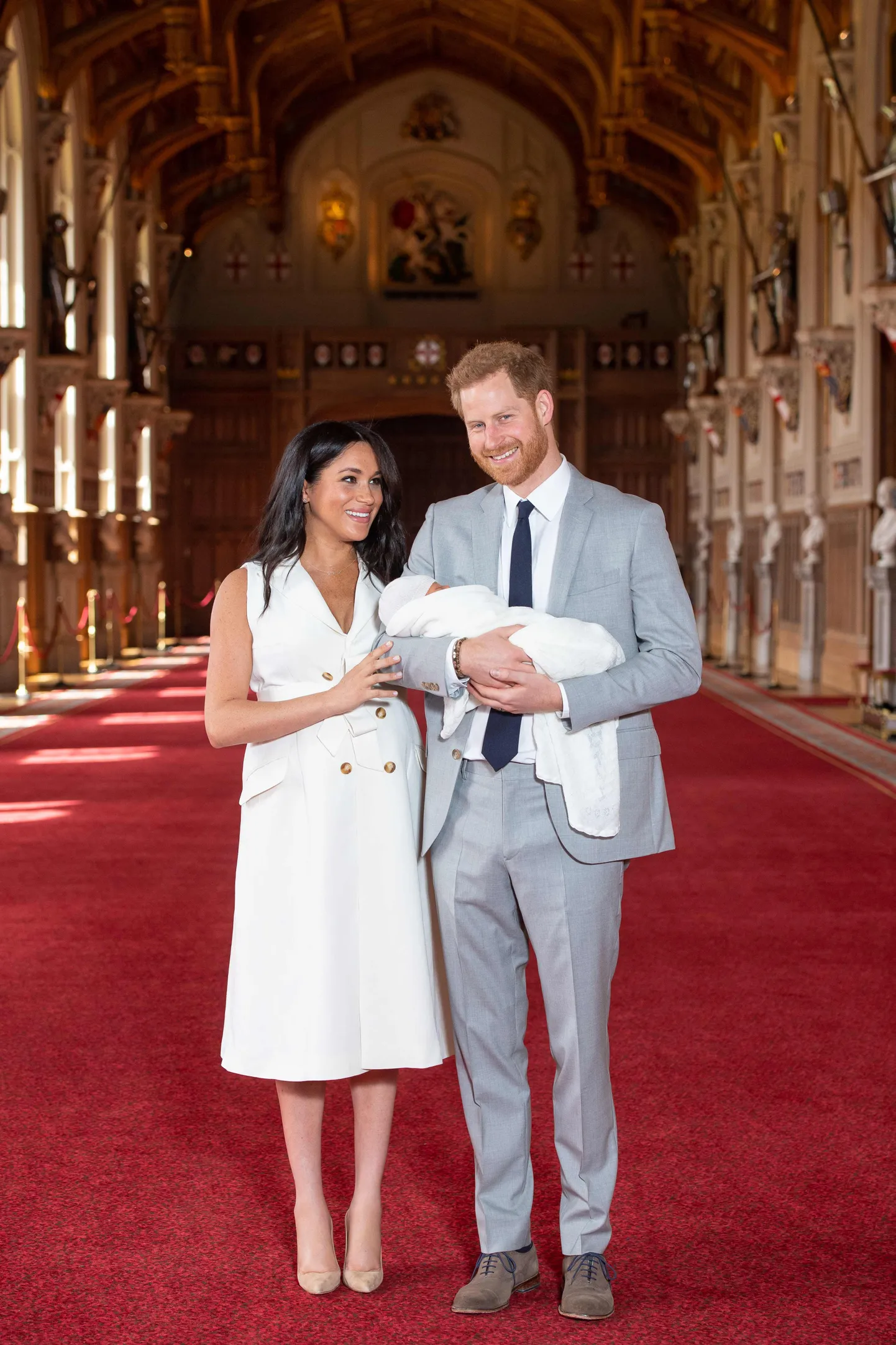 Meghan Markle ja prints Harry näitasid  St George'i kabelis, Windsori lossis esmakordselt pisipoega. 2019.