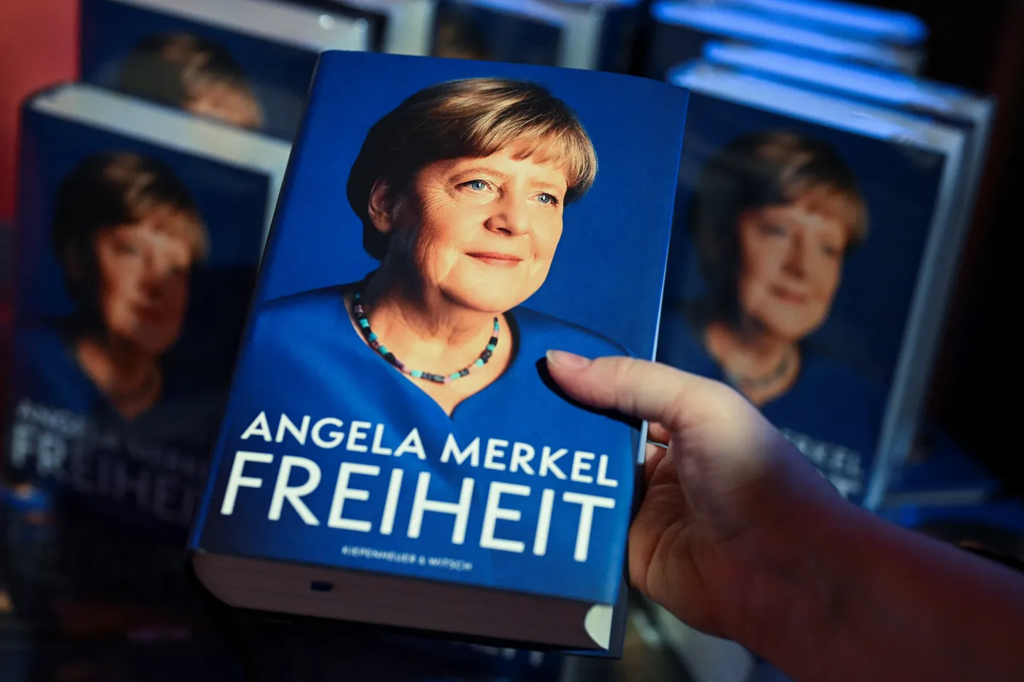 Angela Merkeli biograafia «Freedom. Memories 1954 - 2021» («Vabadus. Mälestused aastatest 1954–2021»).