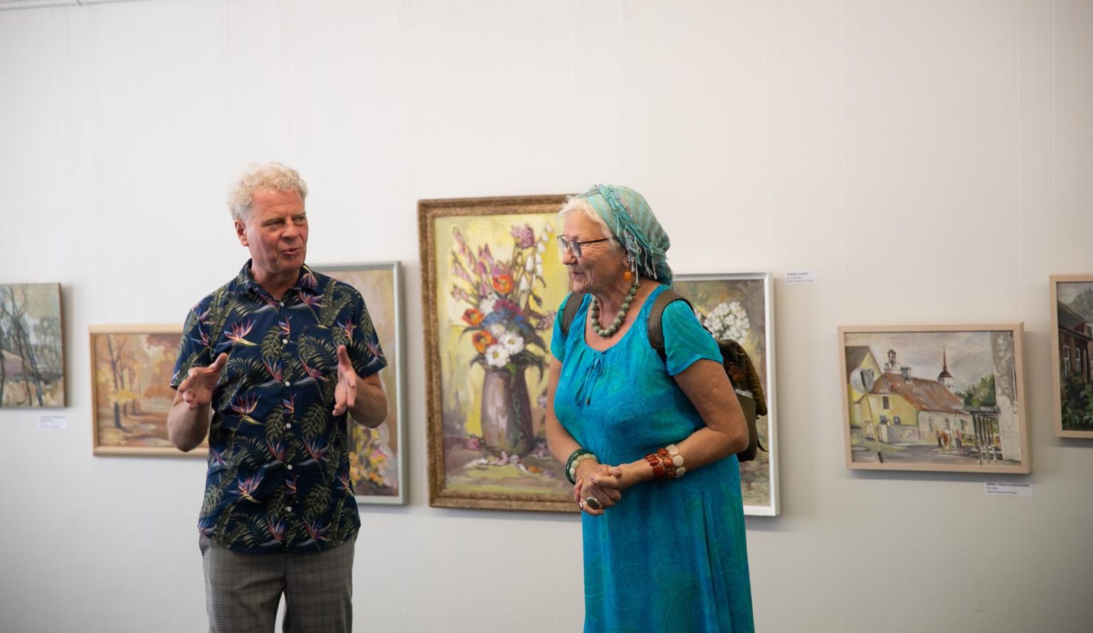 Vello Puujalast kui värvikast isiksusest ja kunstnikust kõnelesid rühmituse R-Kunst liikmed Riho Hütt ja Anne Pajula.
