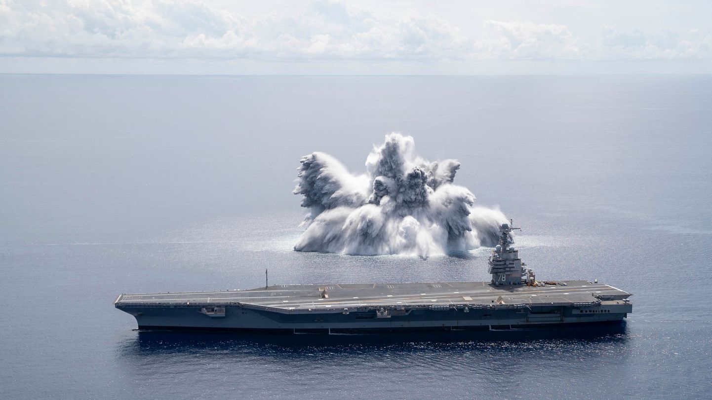 USA mereväe uusim, suurim ja kalleim lennukikandja USS Gerald Ford (CVN 78) 18. juunil 2021 Atlandi ookeanil manööverdamiskatsel