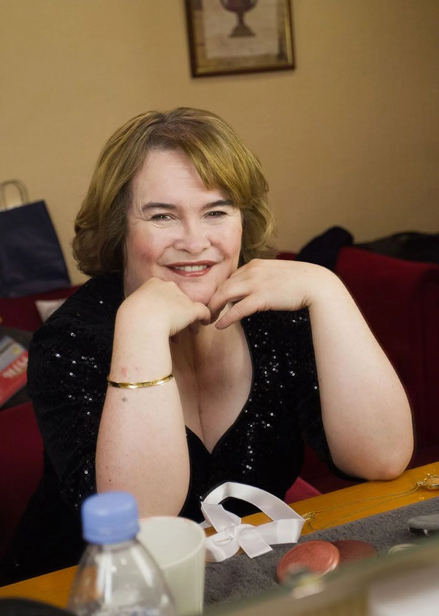 Briti sensatsioon: 
Susan Boyle pärast intervjuud ja 
enne lavaleminekut Manchesteri 
Palace Theatre’is oma garderoobis.
