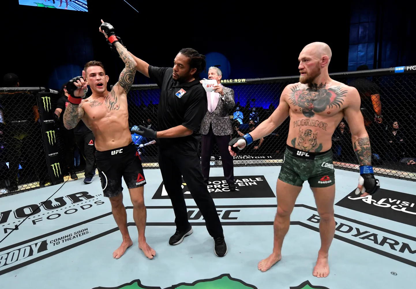 23.jaanuaril alistas Dustin Poirier (vasakul) UFC 257 matšis nokaudiga Conor McGreogori.