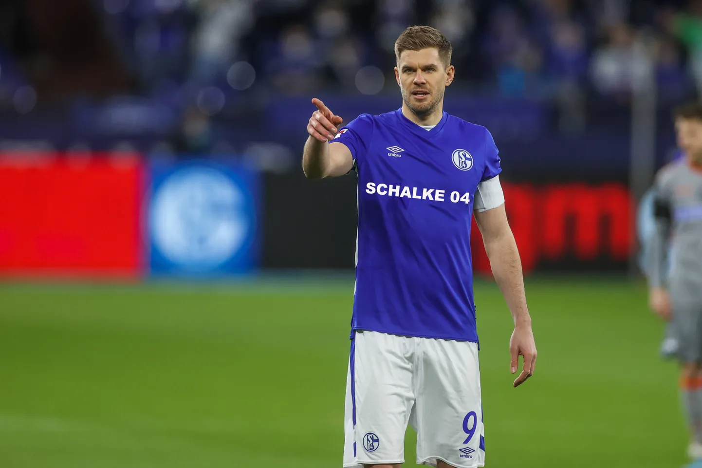 Saksa jalgpalliklubi FC Schalke 04 mängusärkidelt kaob Gazpromi logo.