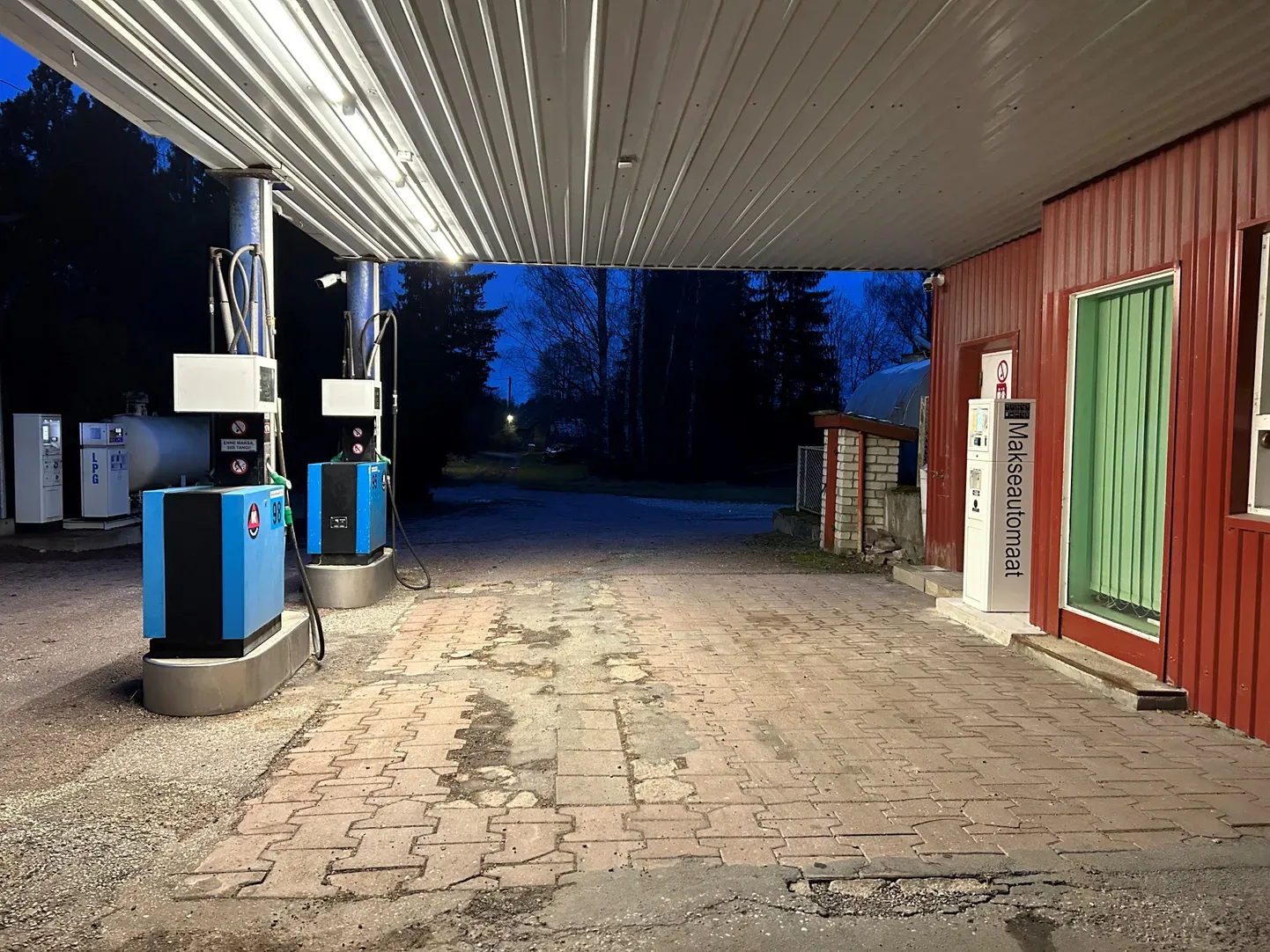 Заправка в Анна.
