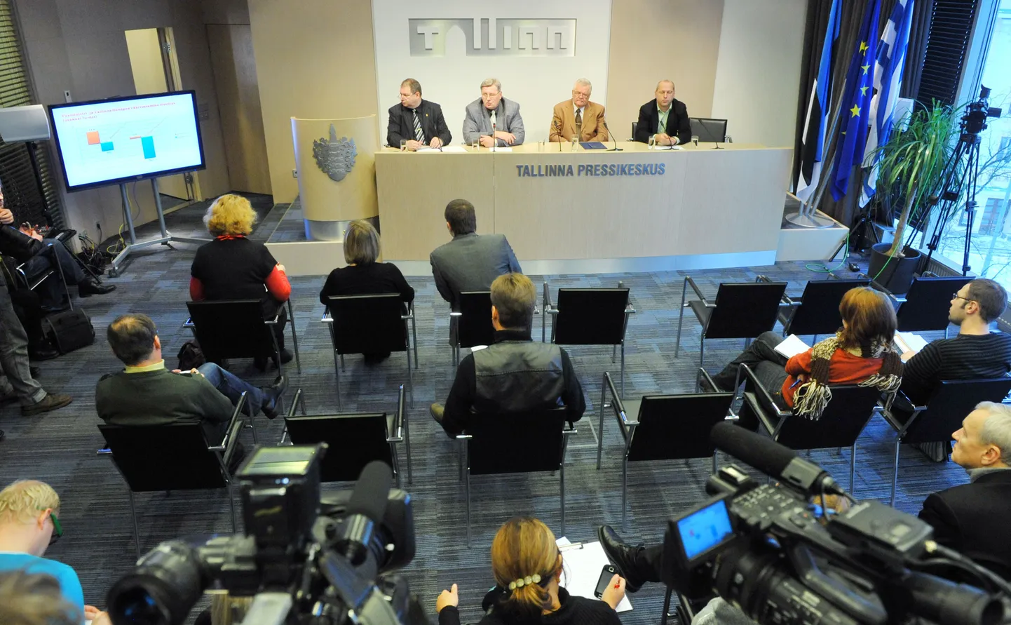 Edgar Savisaar Tallinna pressikeskuses.