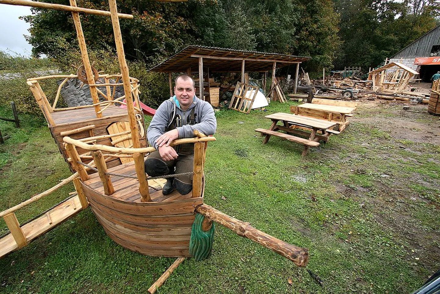 Taavi Pirgi üks uuemaid lustitooteid, mereröövlilaev, peab vastu pidama nii täismehe raskusele kui ka tervele lastehordile.