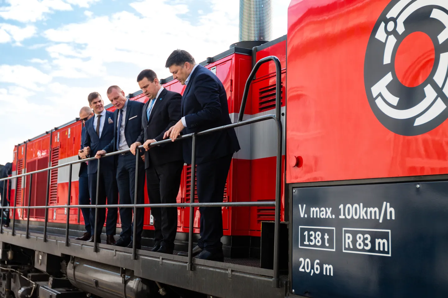 Opreail AS (enine EVR Cargo) uus vedur Valga raudteejaama ees. Uue veduriga käis tutvumas ka peaminister Jüri Ratas.