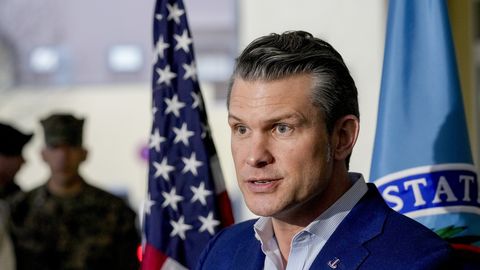 Hegsets turpina veikt izmaiņas ASV armijas vadībā