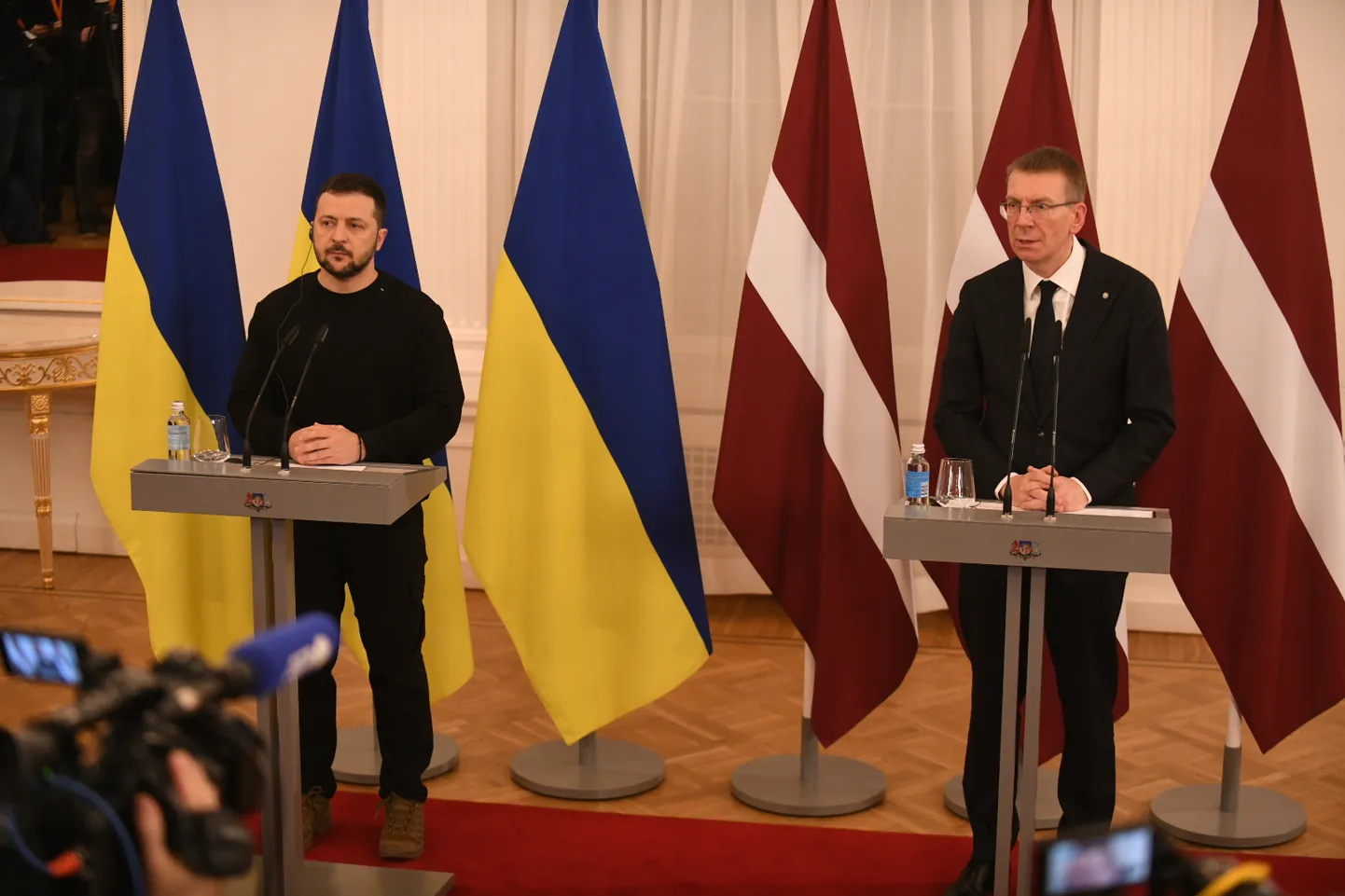 Президент Украины Владимир Зеленский на совместной пресс-конференции с президентом Латвии Эдгаром Ринкевичем в Риге, 11.01.2024.