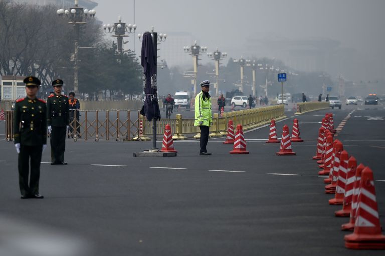 Täna hommikul oli peatatud liiklus Pekingis Tiananmeni väljaku juures, mis suurendas veelgi spekulatsioone, et Põhja-Korea liider Kim Jong-un viibib Hiinas.
