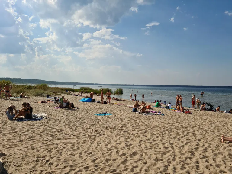 Päevitajad Võsu rannas 28. augustil