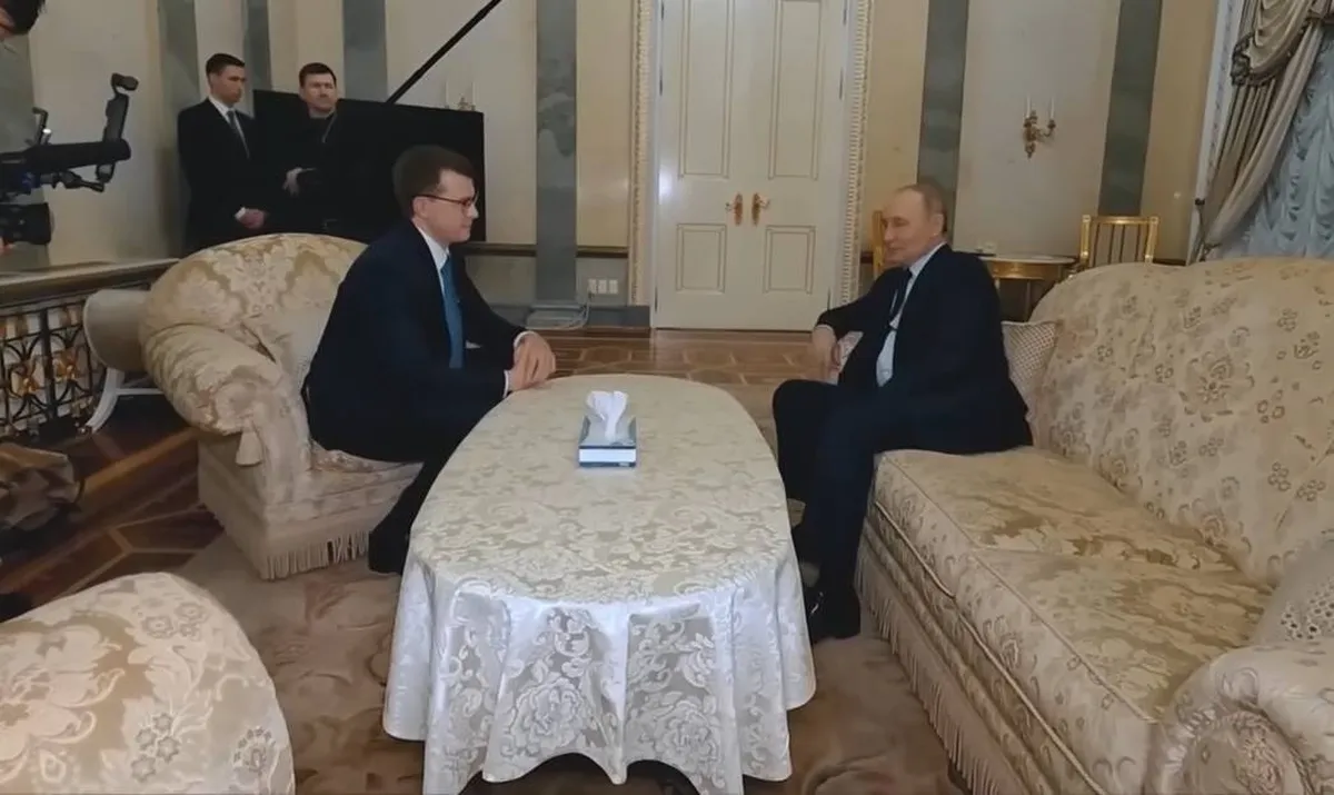 Спальню Путина зрителям не показали. Вероятно, он по-спартански спит на диване в гостиной.