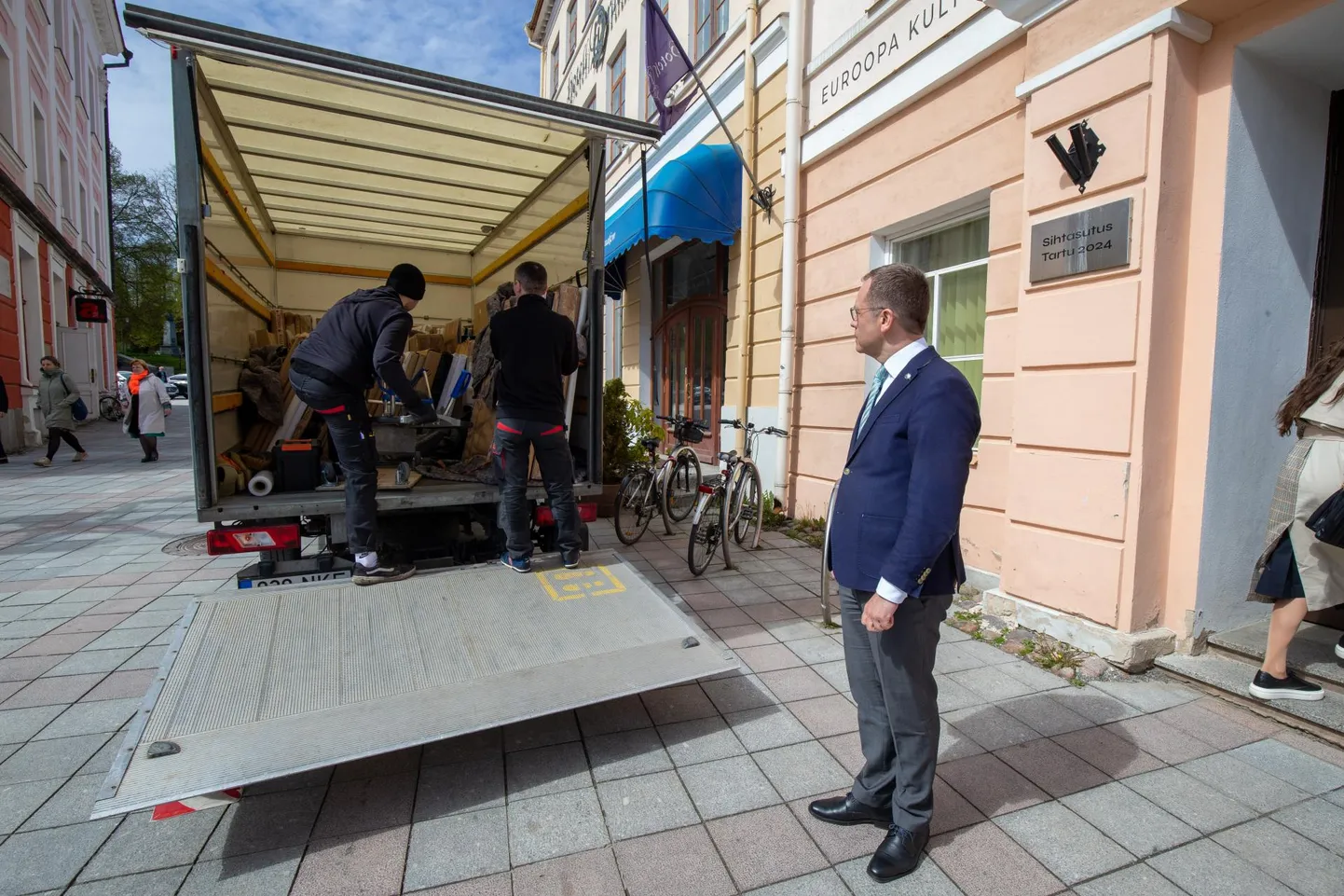 Mai alguses saabunud võistlustöödel oli toona vastas ka linnapea Urmas Klaas, kes tõdes, et suur tööde hulk teda ei hirmuta.