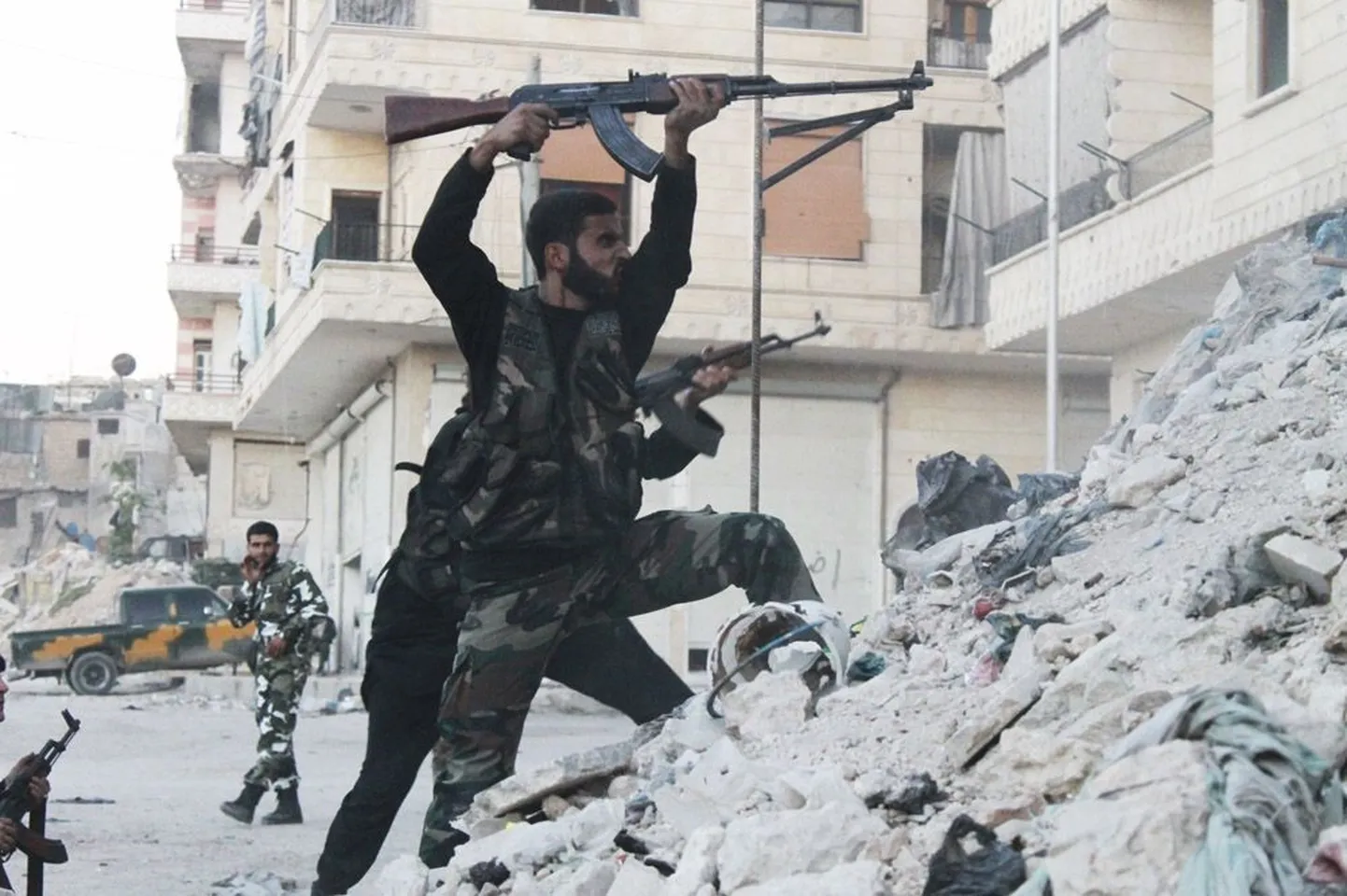 Mässuliste Vaba Süüria Armee võitlejad Aleppos.