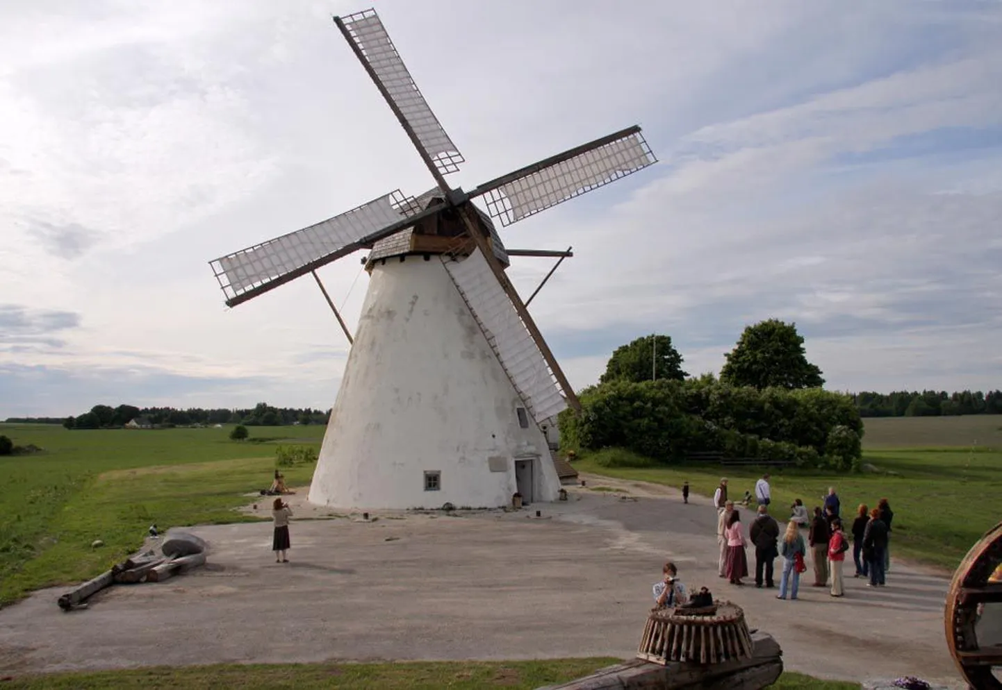 18. sajandist pärinev Seidla tuuleveski on Eestis ainuke Hollandi tüüpi restaureeritud veski, mille sisseseade on säilinud. Veski töötab ja perenaine pakub omatehtud jahust küpsetatud leiba.