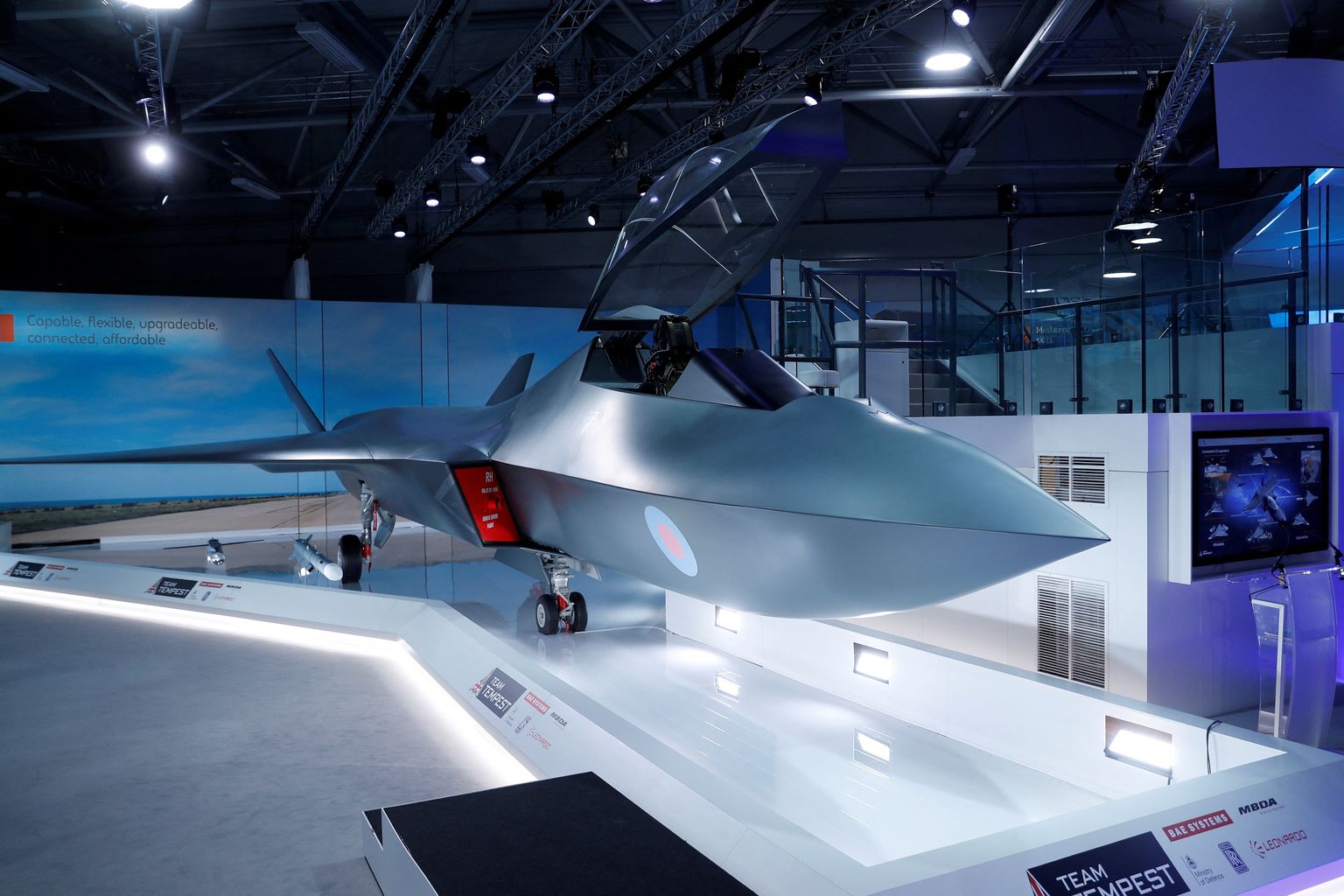 Uue põlvkonna hävituslennuki  mudel Farnborough lennundusnäitusel Ühendkuningriigis, 16. juulil 2018. a.