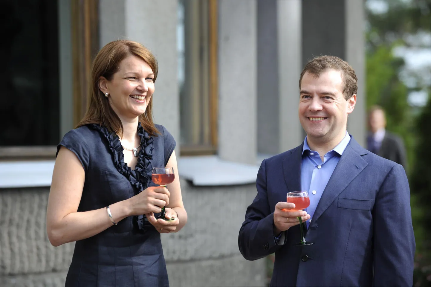 Soome valitsusjuht Mari Kiviniemi ja Vene president Dmitri Medvedev mekkisid 21. juulil Soomes rabarberimahla.