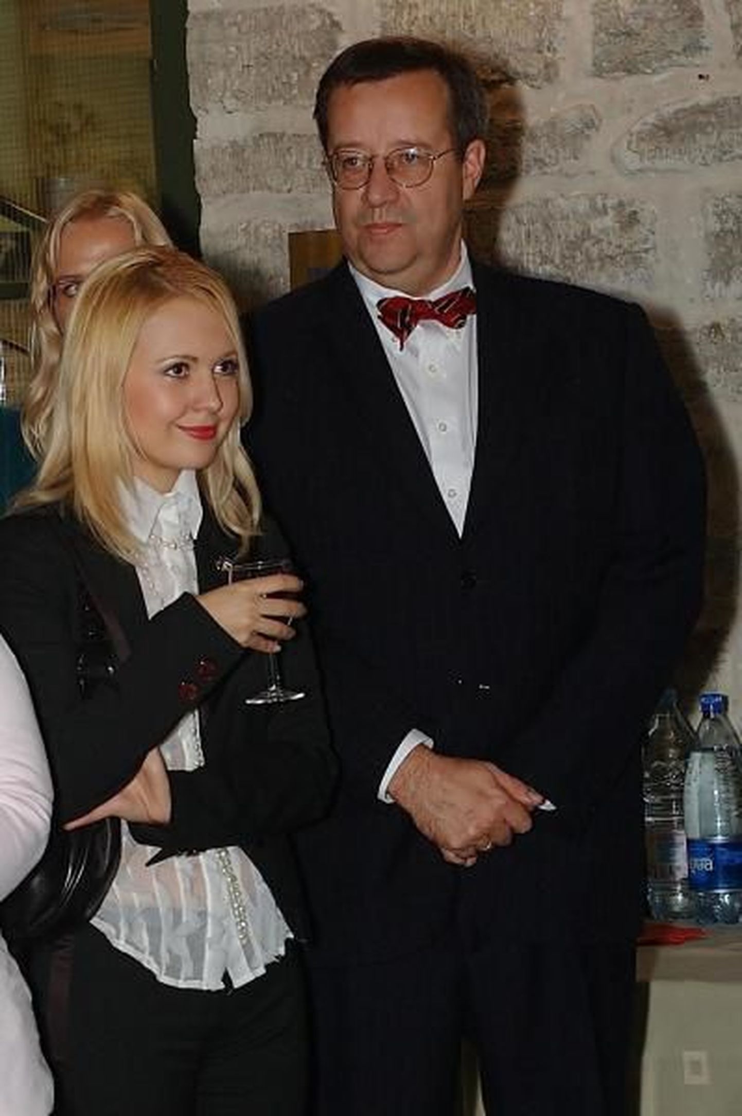 Anna-Maria Galojan ja Toomas-Hendrik Ilves Eesti Euroopa Liikumise Jõulupeol aastal 2005, kus Ilves autasustas Galojani, kui parimat EEL`i nõukogu liiget.