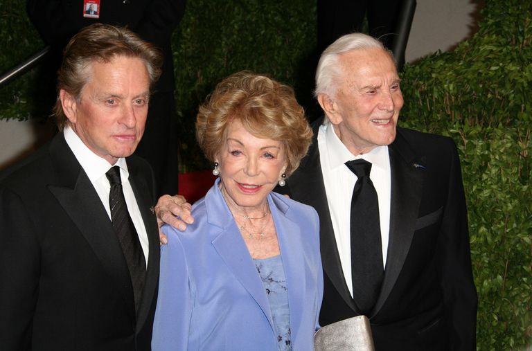 Michael Douglas, Anne Buydens ja Kirk Douglas Vanity Fair Oscar Party (2009)