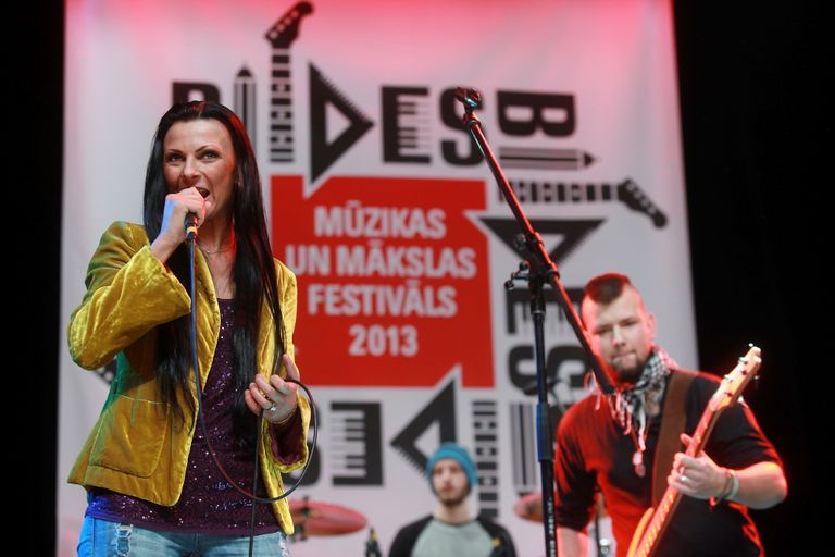 Mūzikas un mākslas festivāla Bildes 2013 sevi jau pieteikušo grupu koncerts Rīgas Kongresu namā.