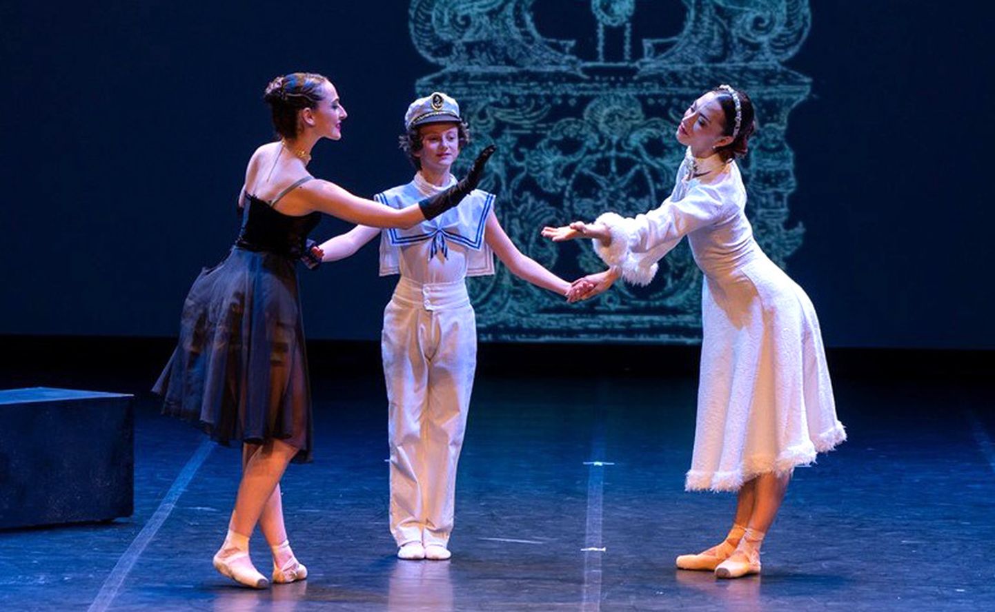 Rütmi kasvandikul, 10aastasel Karina Andrejeval oli kevadel õnne tantsida ühel laval koos Milano balletiartistidega, esitades Serjoža osa lavastuses "Anna Karenina".