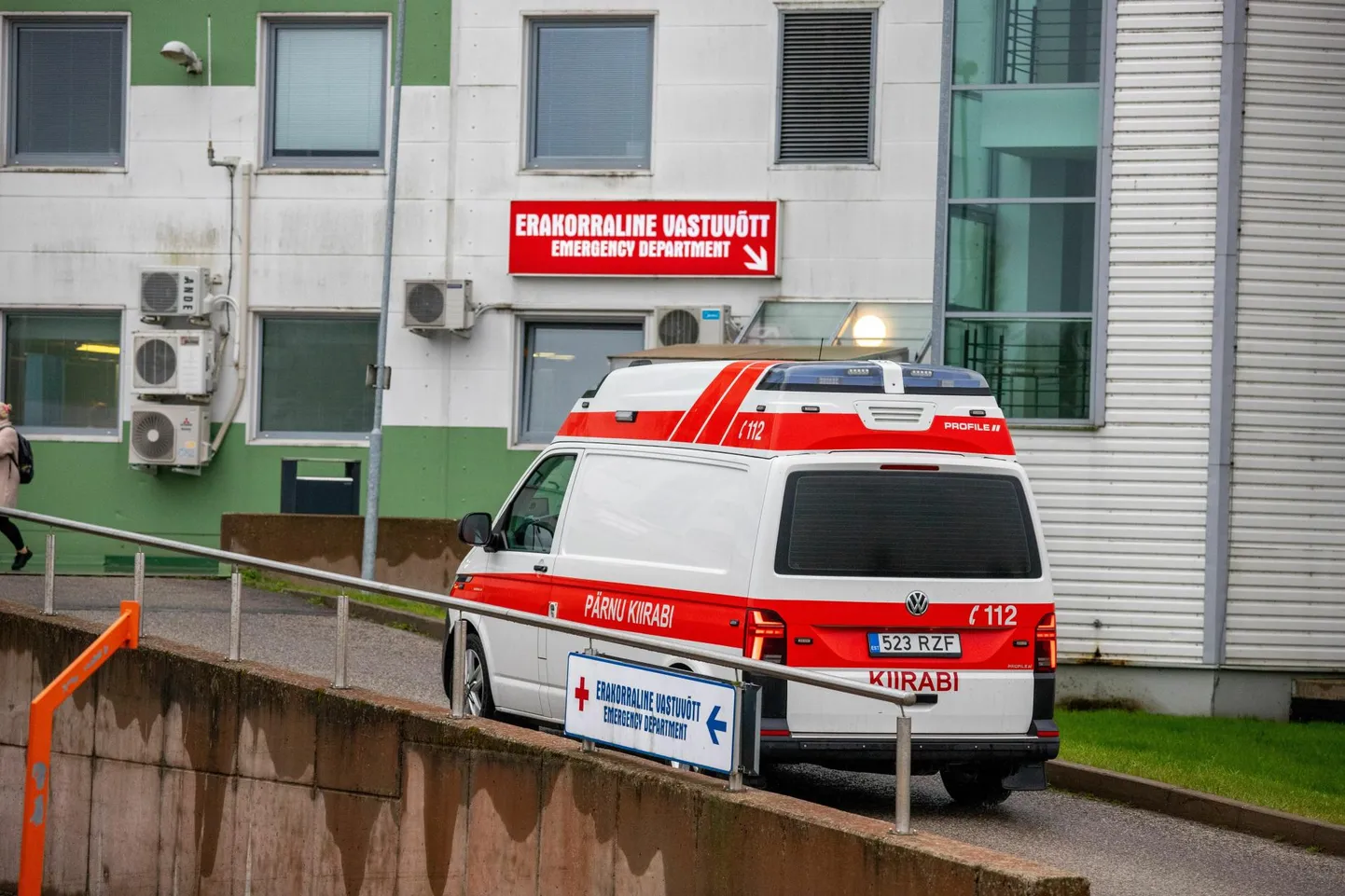 Päästjad tõid suitsu tulvil korterist välja 84aastase naise, kelle elustamine kahjuks tulemust ei andnud.