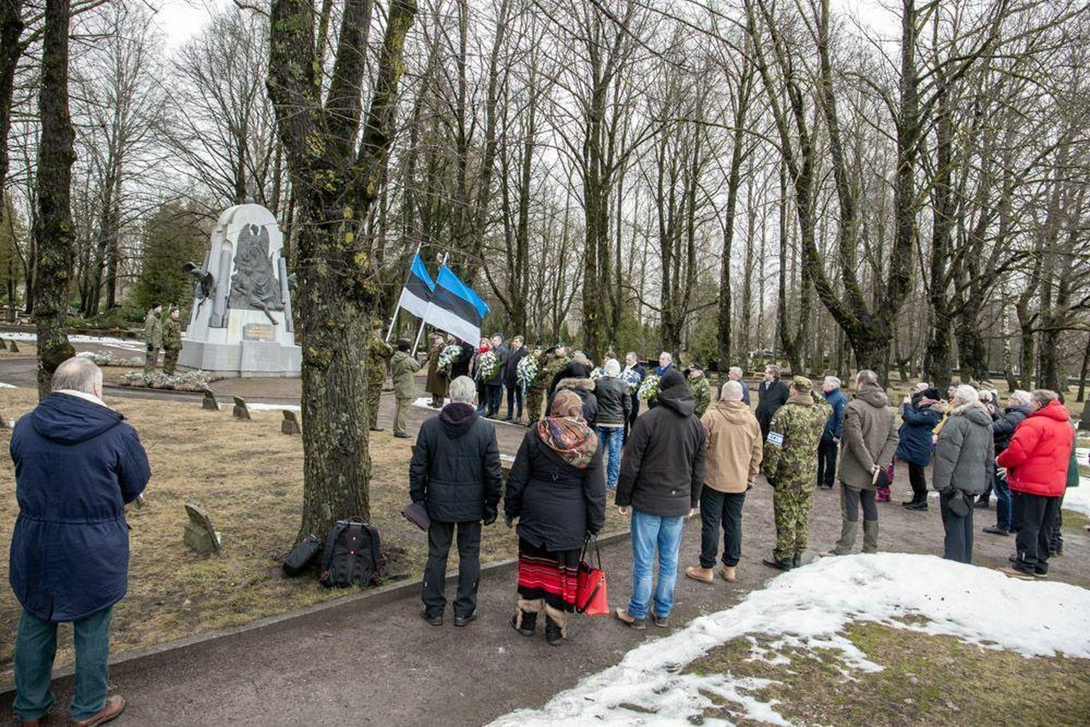 Pärnu Alevi kalmistul meenutati Eesti vabaduse eest võidelnuid.