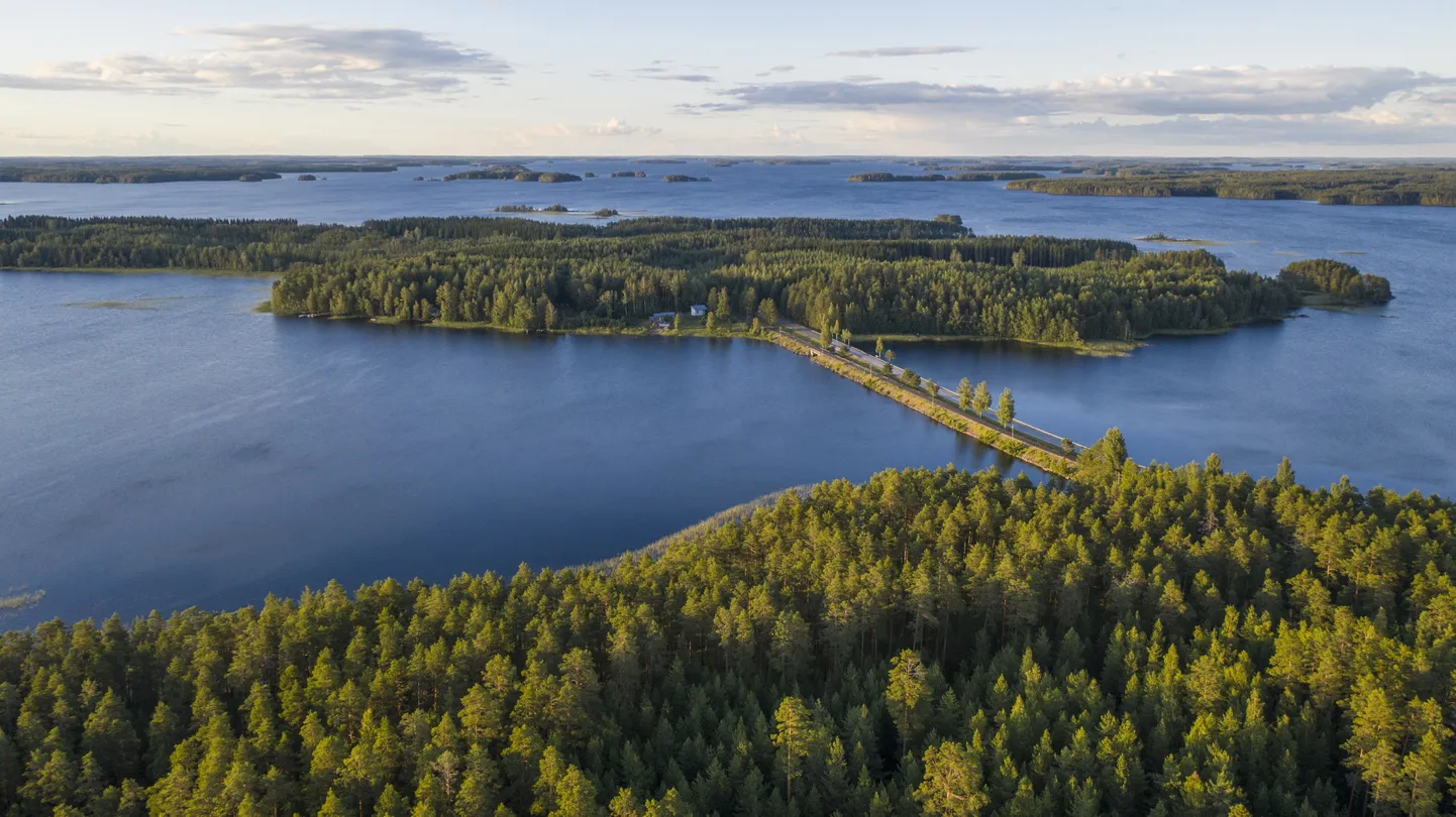 Soomlased on alati armastanud oma vabal ajal looduses tegutseda, kuid koroonakriisi ajal külastas riigi erinevaid rahvusparke rekordiline arv külastajaid.