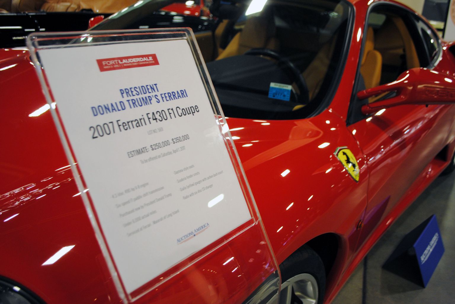President Donald Trumpile kuulunud Ferrari F430, mis oli reedel oksjonil müügis.