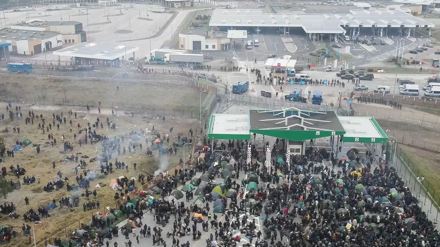 Kuźnica piiripunkti oli Poola piirivalve hinnangul kogunenud ligikaudu 3000 migranti.