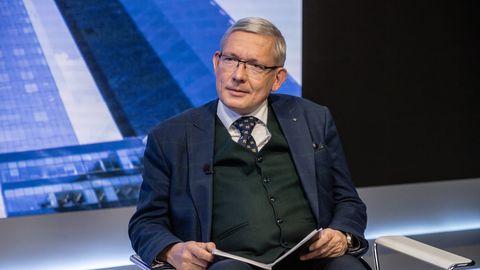 MART RAUDSAAR ⟩ Autonumbrid stantsiti valmis minu silme all
