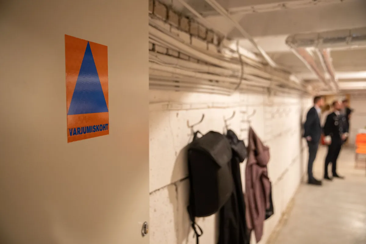 Shelters are marked by blue triangle on orange square.