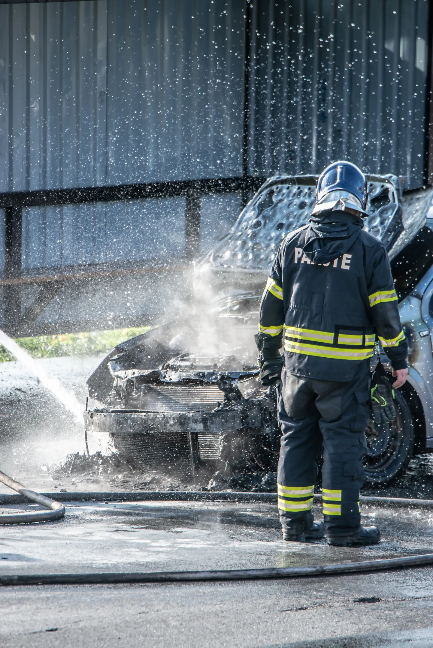 Harjumaal Arukülas süttis sõiduauto. Foto on illustratiivne.