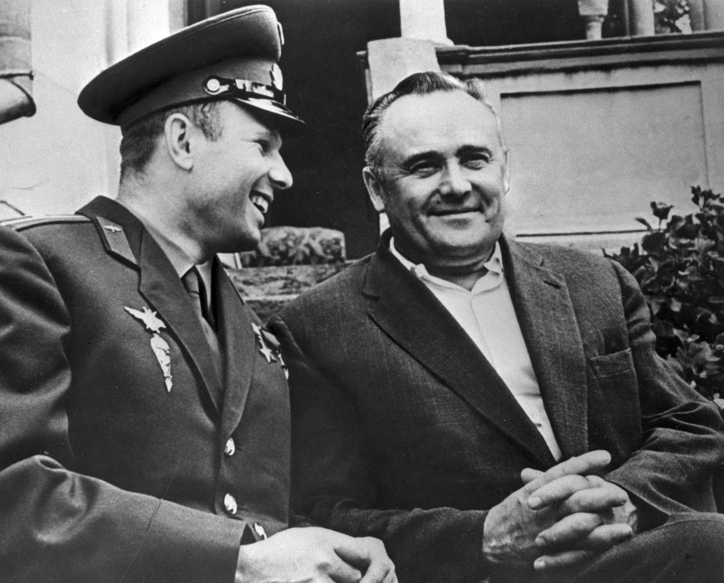 Esimene kosmonaut Juri Gagarin ja üks Nõukogude kosmoseprogrammi arendajaid Sergei Koroljov.