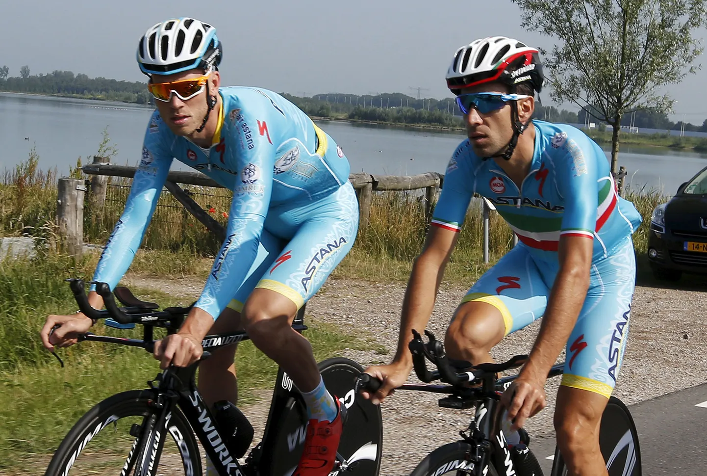 Lars Boom (vasakul) koos Astana liidri Vincenzo Nibaliga.