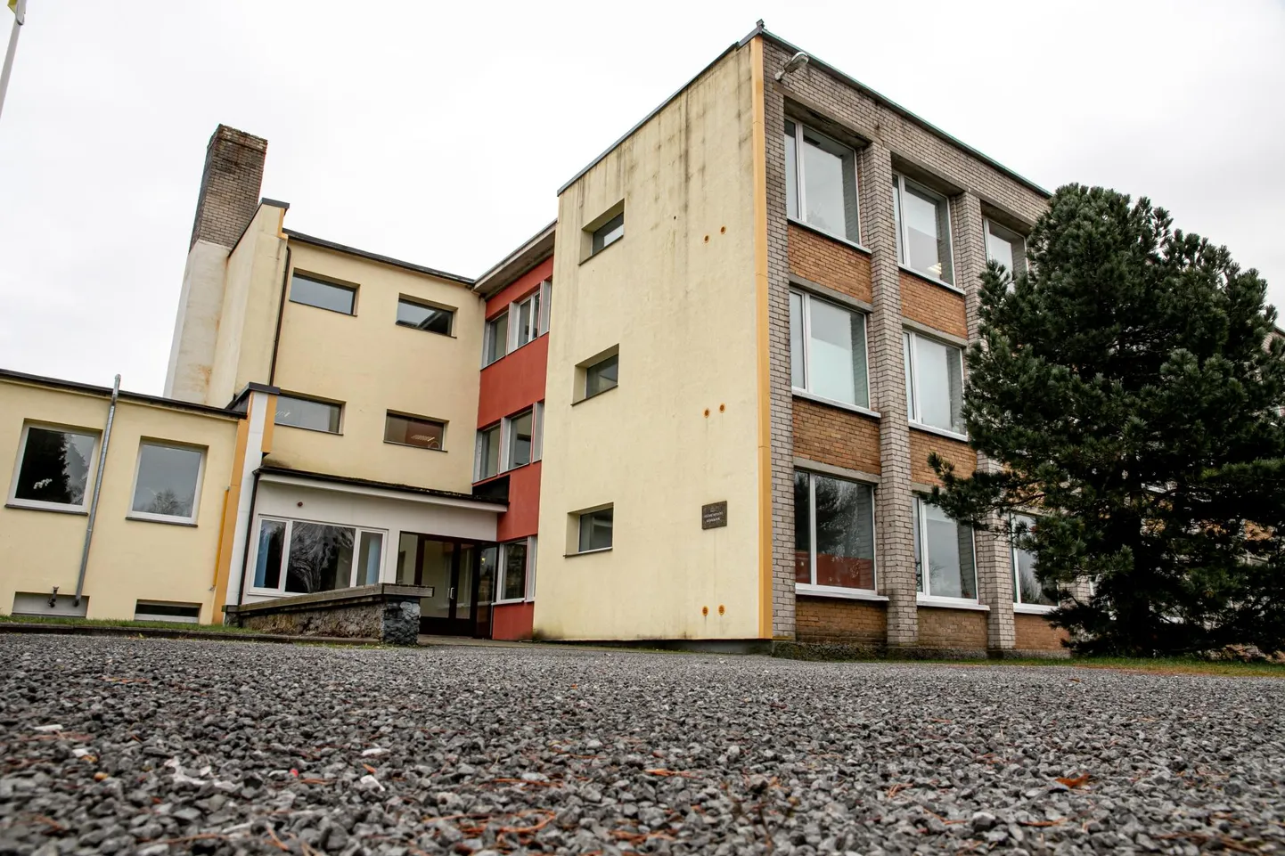 Kümnest ideest kaks on seotud Häädemeeste keskkooliga.