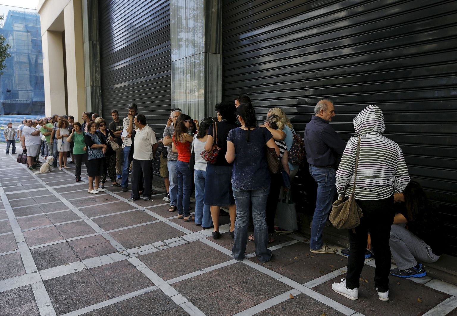 Kreeka. Järjekorrad pangaautomaatide taga