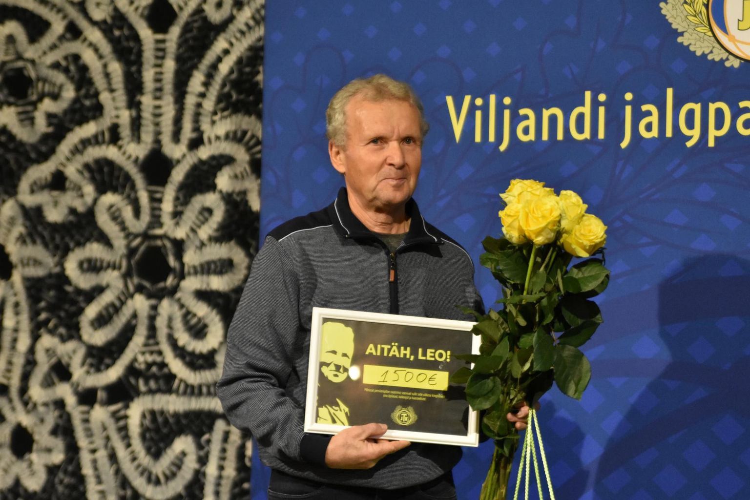 Eesti jalgpalli liidu hõbemärgi laureaat Leo Ira lõpetas tänavu 46 aasta pikkuse treenerikarjääri. Nüüd kandideerib ta aasta jalgpallitreeneri tiitlile.