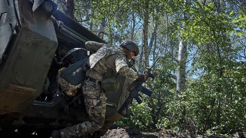 Ukrainas armija piektdien nogalinājusi vai ievainojusi 850 krievu iebrucējus