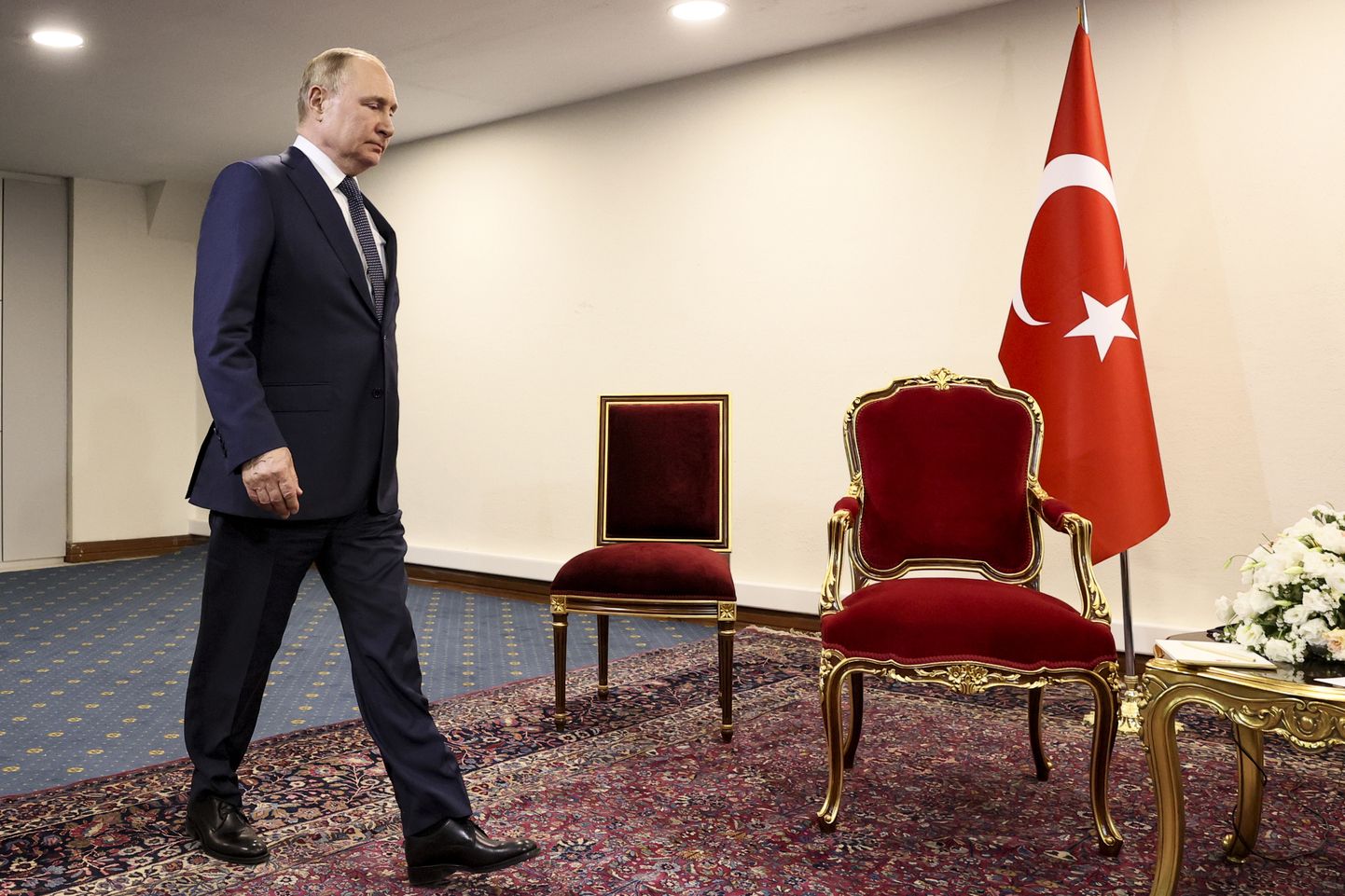 Venemaa president Vladimir Putin pidi 19. juulil 2022 Iraani pealinnas Teheranis ootama Türgi presidenti Recep Tayyip Erdoğani, kes jäi 50 sekundit hiljaks