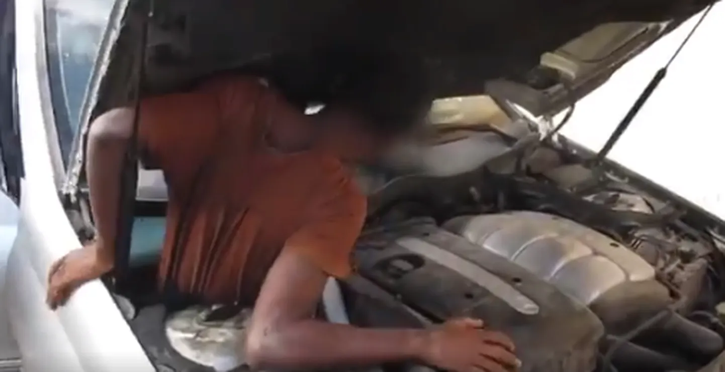 Auto sisse peidetud inimene pidi väljuma läbi mootoriruumi.