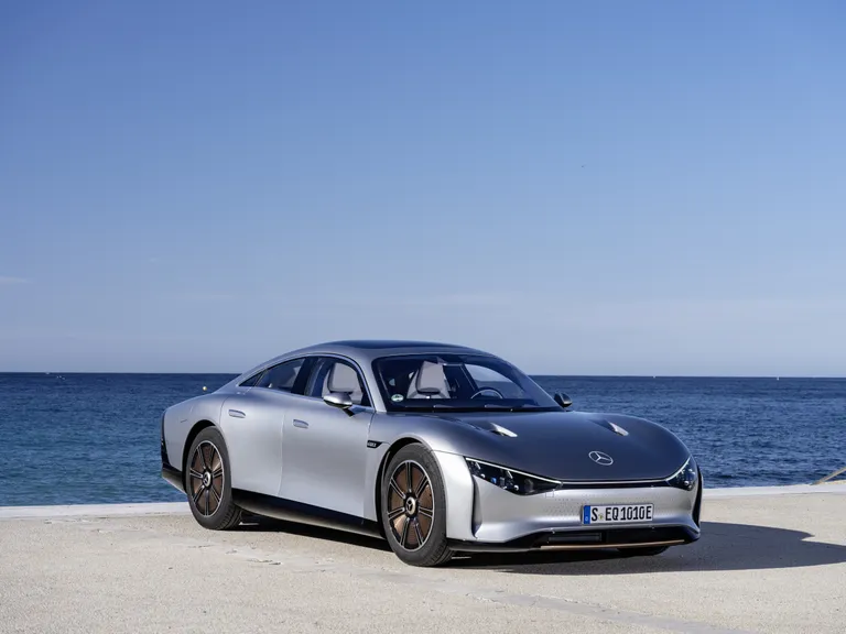 Mercedes-Benz EQXX ar vienu uzlādi oficiāli nobrauc vairāk nekā 1000 km
