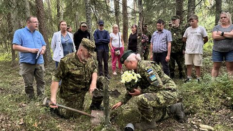 VAATA PILTE ⟩ Kautlas meenutati suvesõja traagilisi sündmusi