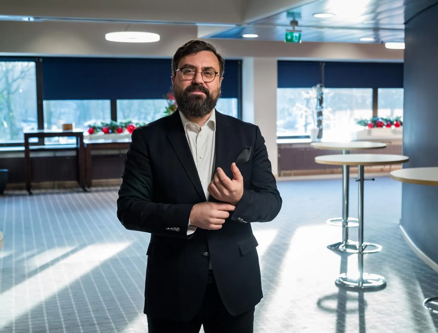 Kõik eestimaalased on pappkarpidest söömisest tüdinud ja ükski restoran ei pea ainult kaasamüügiga vastu, tõdes ettevõtja Indrek Kasela vastuseks küsimusele, kas ta kiidab heaks valitsuse otsuse lubada 3. maist toitlustusasutuste välialadel tegutsema hakata.